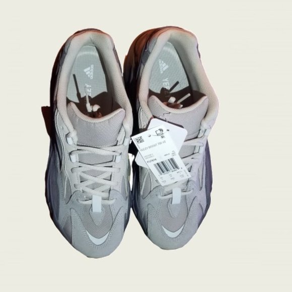 *Sold* NWT Yeezy Boost 700 v2 - Picture 6 of 8